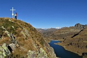 40 Alla croce di vetta della Cima di Mezzeno (2230 m)